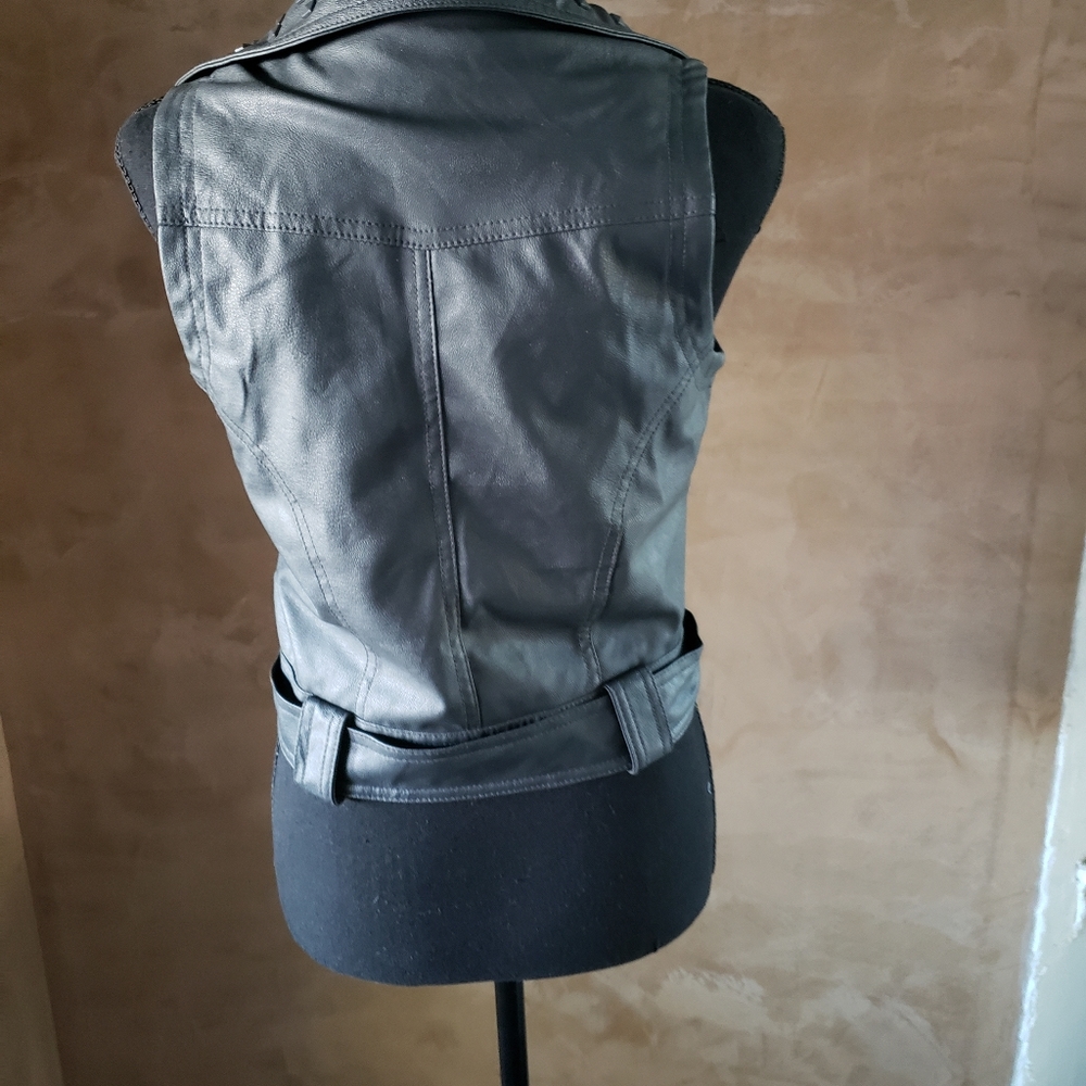 vest - Picture 2 of 3